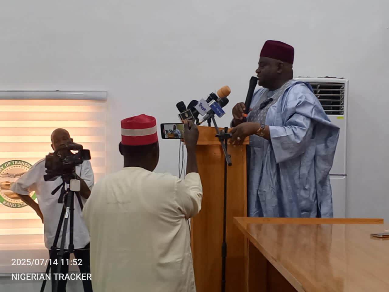 Commissioner Waiya addressing the Press during the session